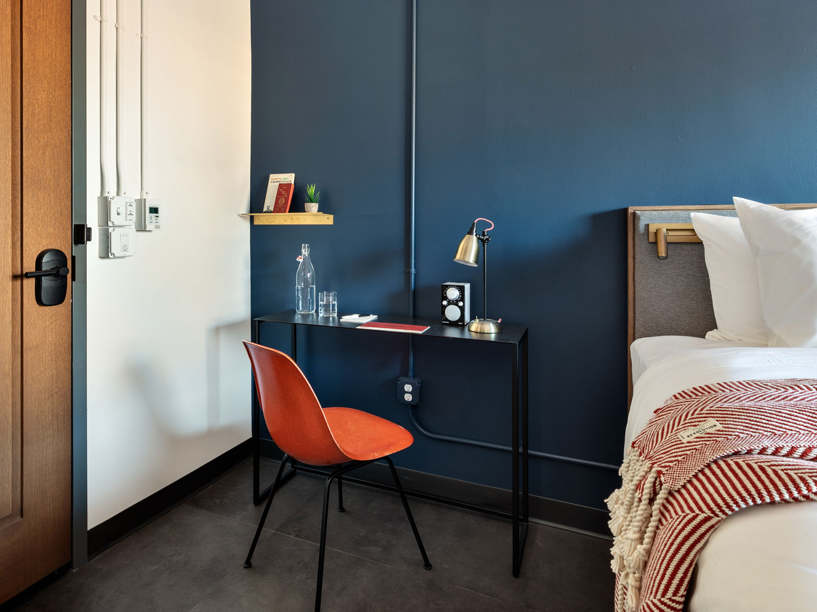 Queen Bed Accessible Room