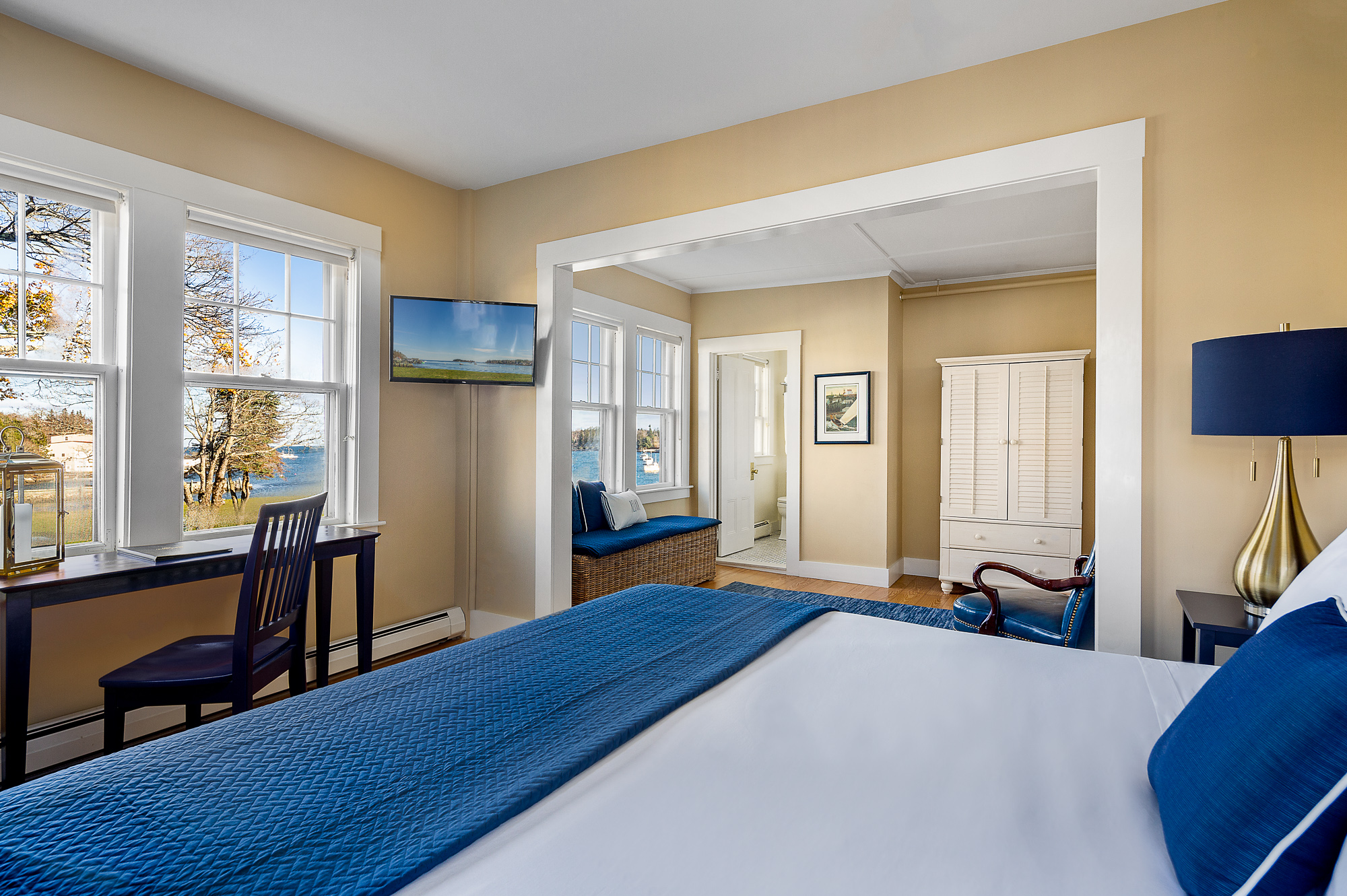 Deluxe Suites | East Wind Inn