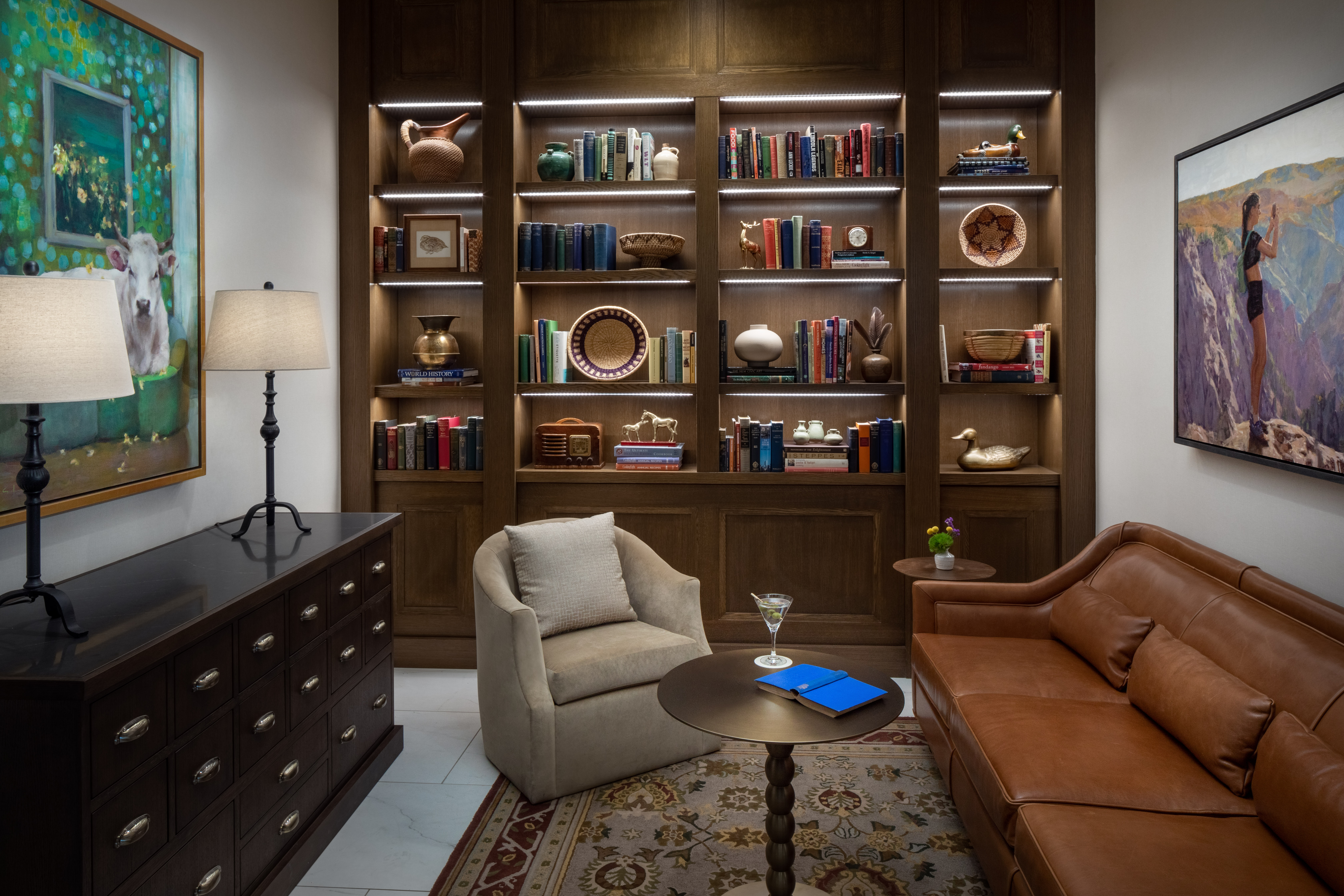 Library and sitting area at The Benson Hotel