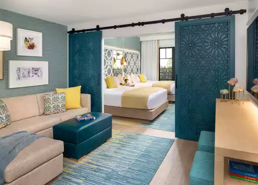 Seating area in a double queen room