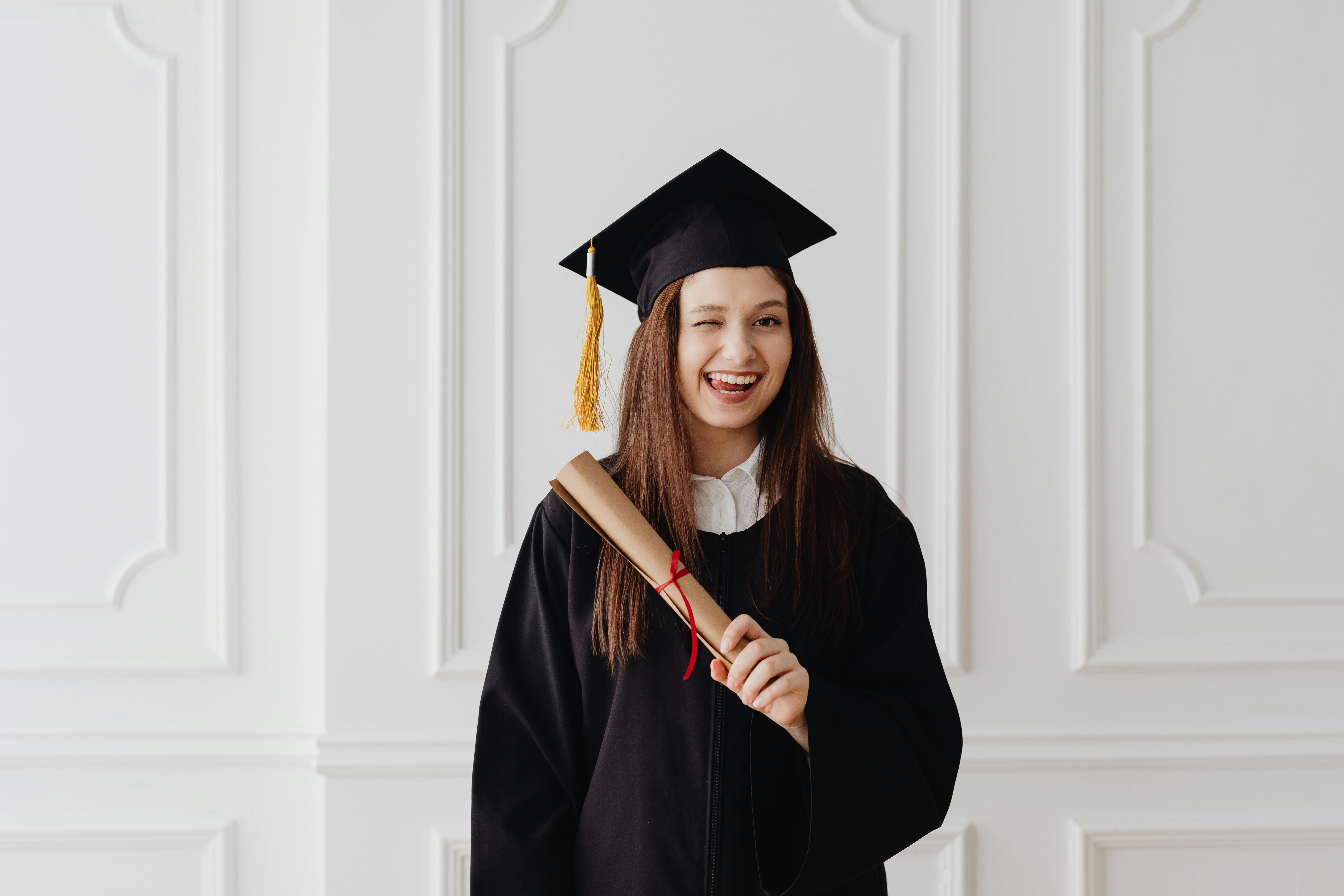 Essential Personal Finance Steps for New College Graduates Image