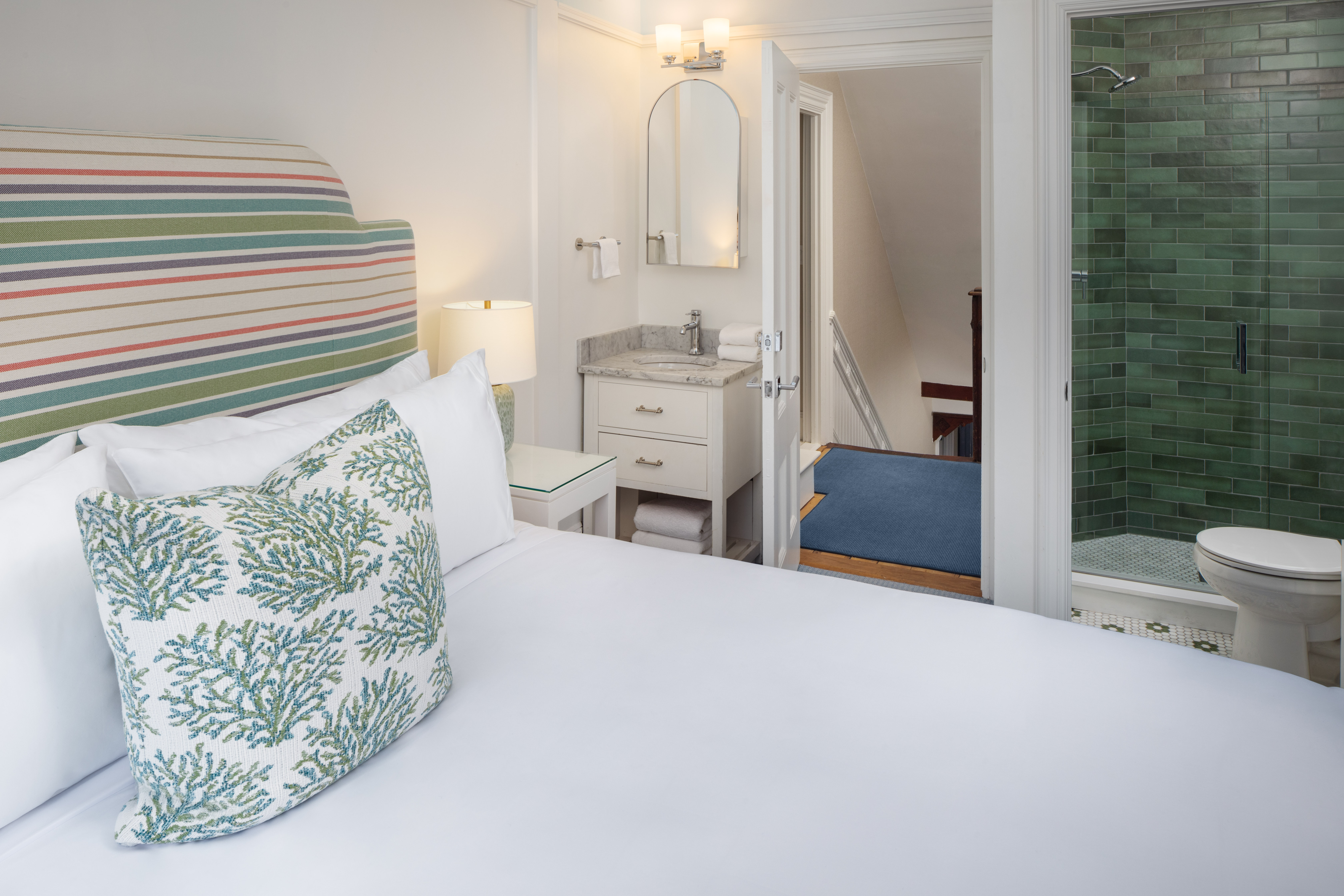 Image of a Petite Queen Room (PQ) – A Cozy Haven with Island Inspiration Room