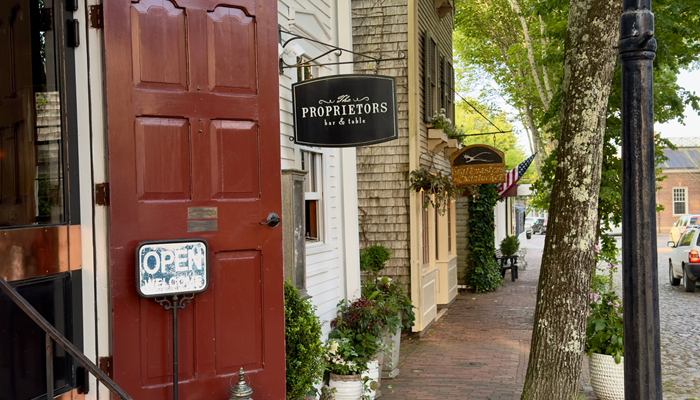 8 Local Spots You’ll Love Within Walking Distance of 76 Main Ink Press Hotel Image