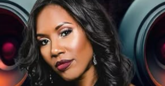 Live Music in Hamilton's Kitchen Lounge - Carmen Harrell Image