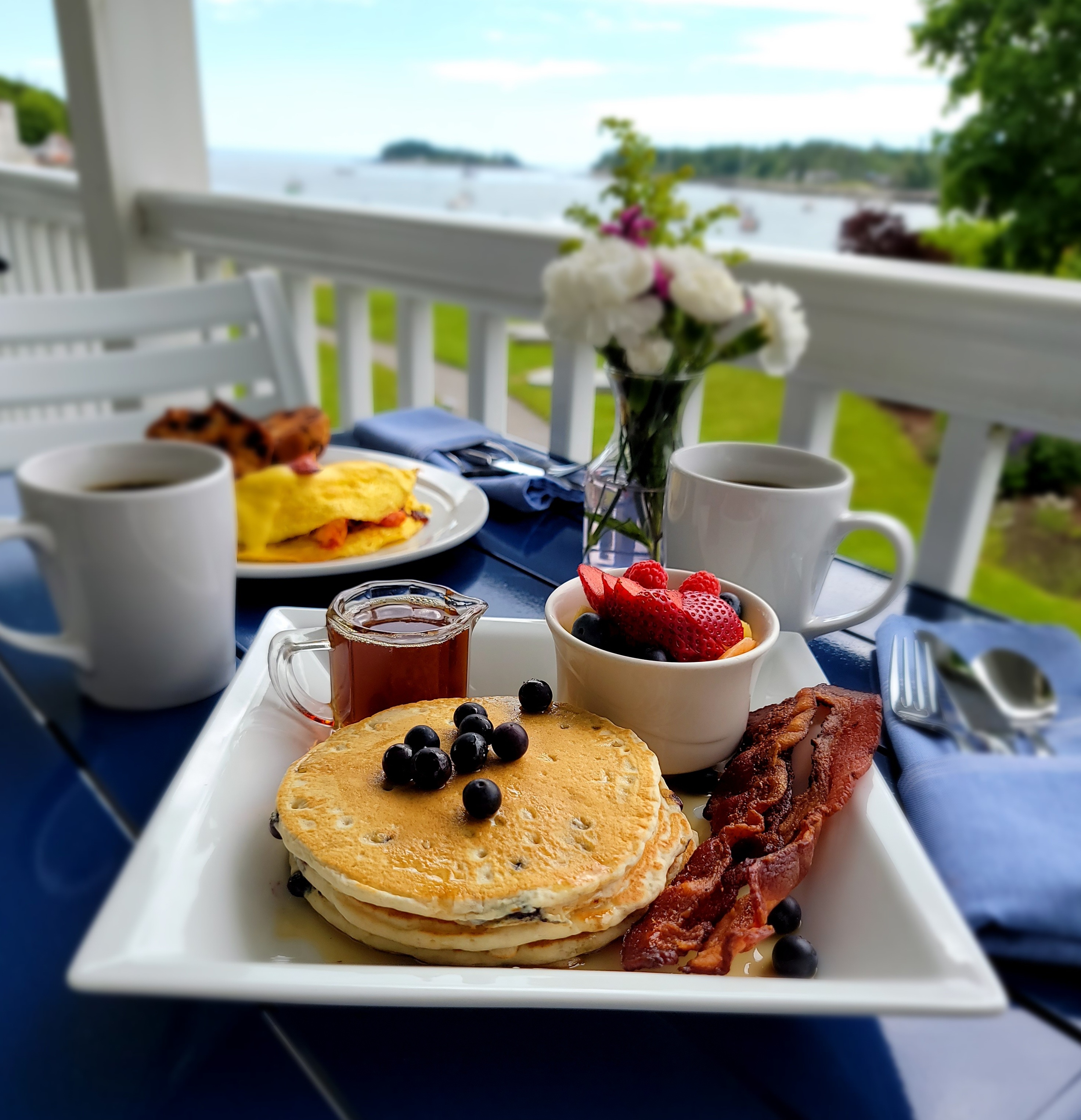 Restaurant & Tavern | East Wind Inn