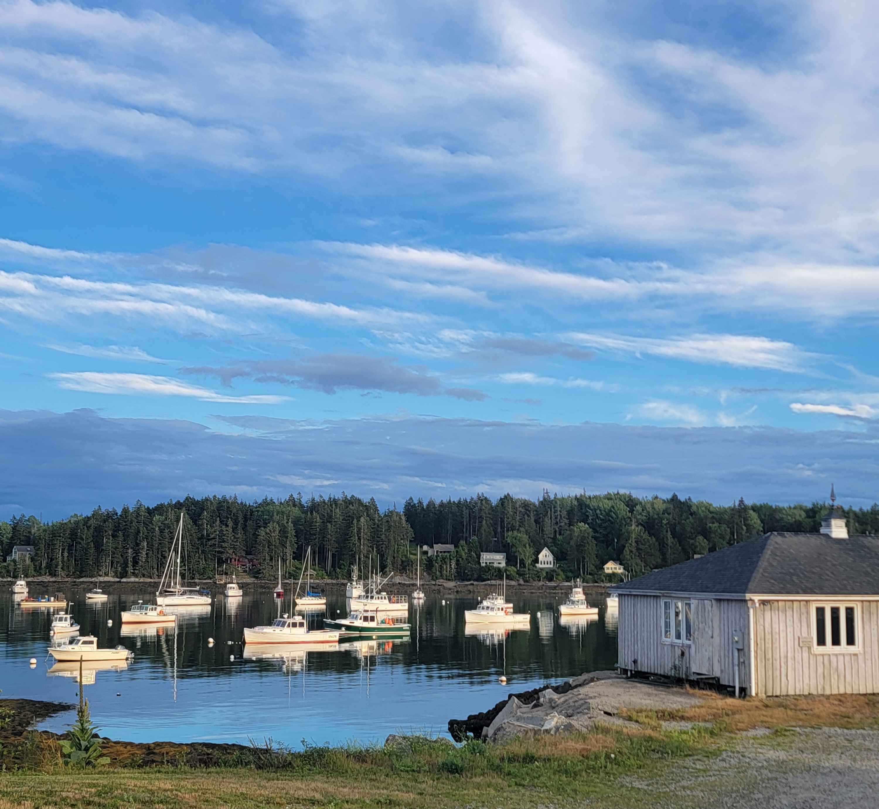 Image of East Wind Inn along a road