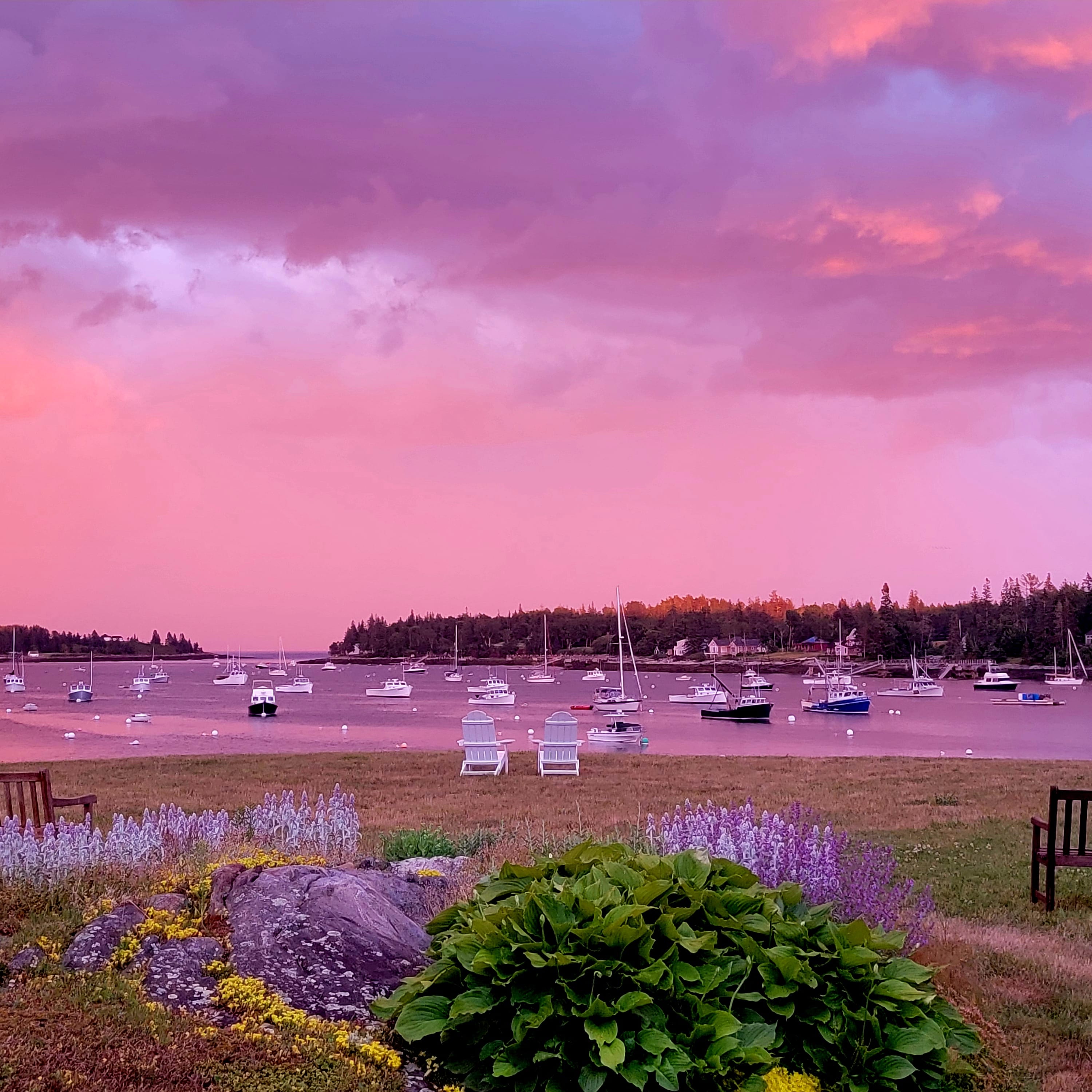 Restaurant & Tavern | East Wind Inn