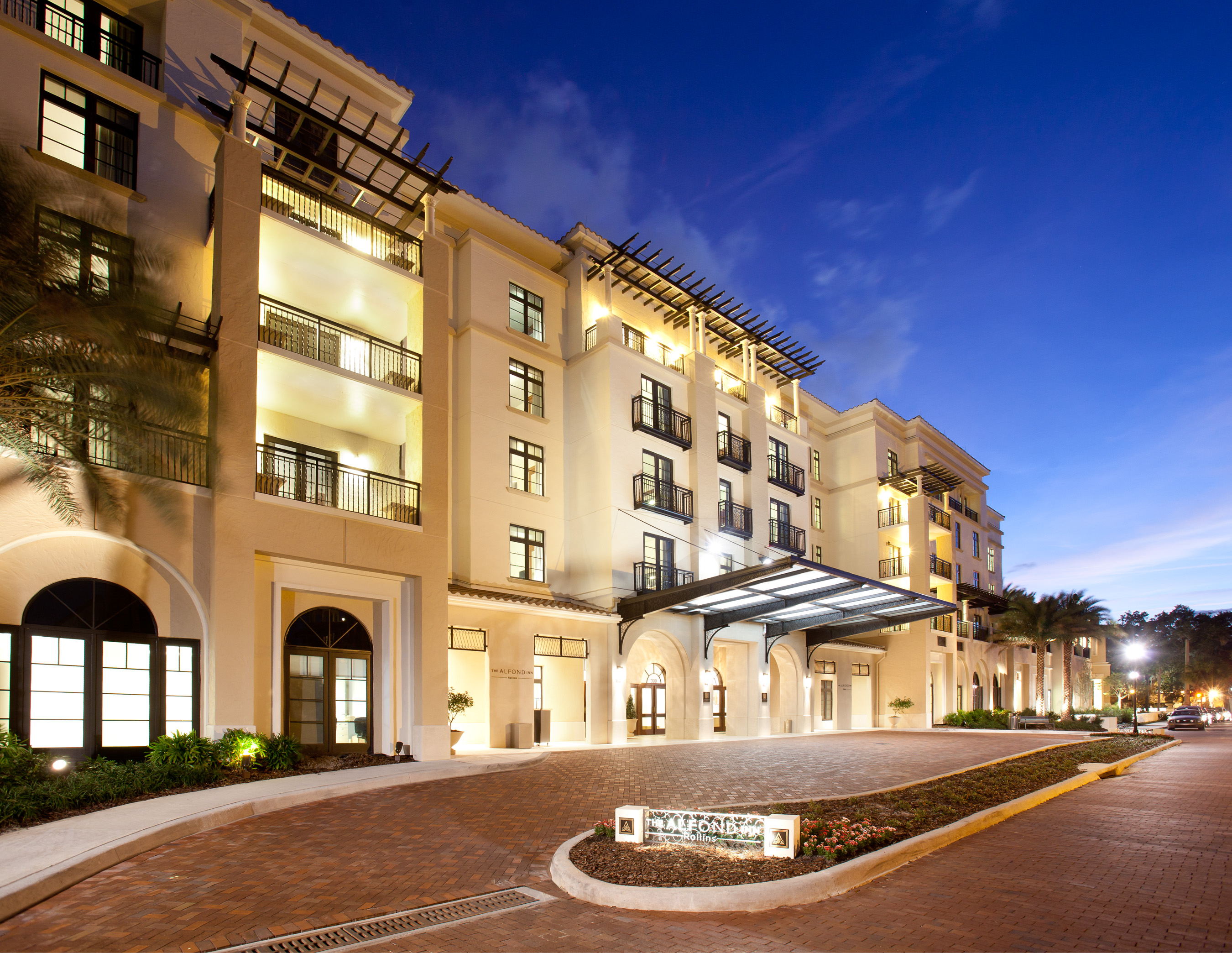 Valet driveway at The Alfond Inn