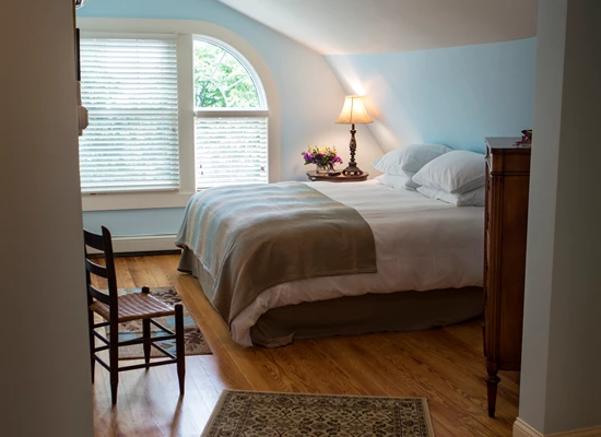 #5 Third Floor King Room w/ Partial View (formerly Room 7) image